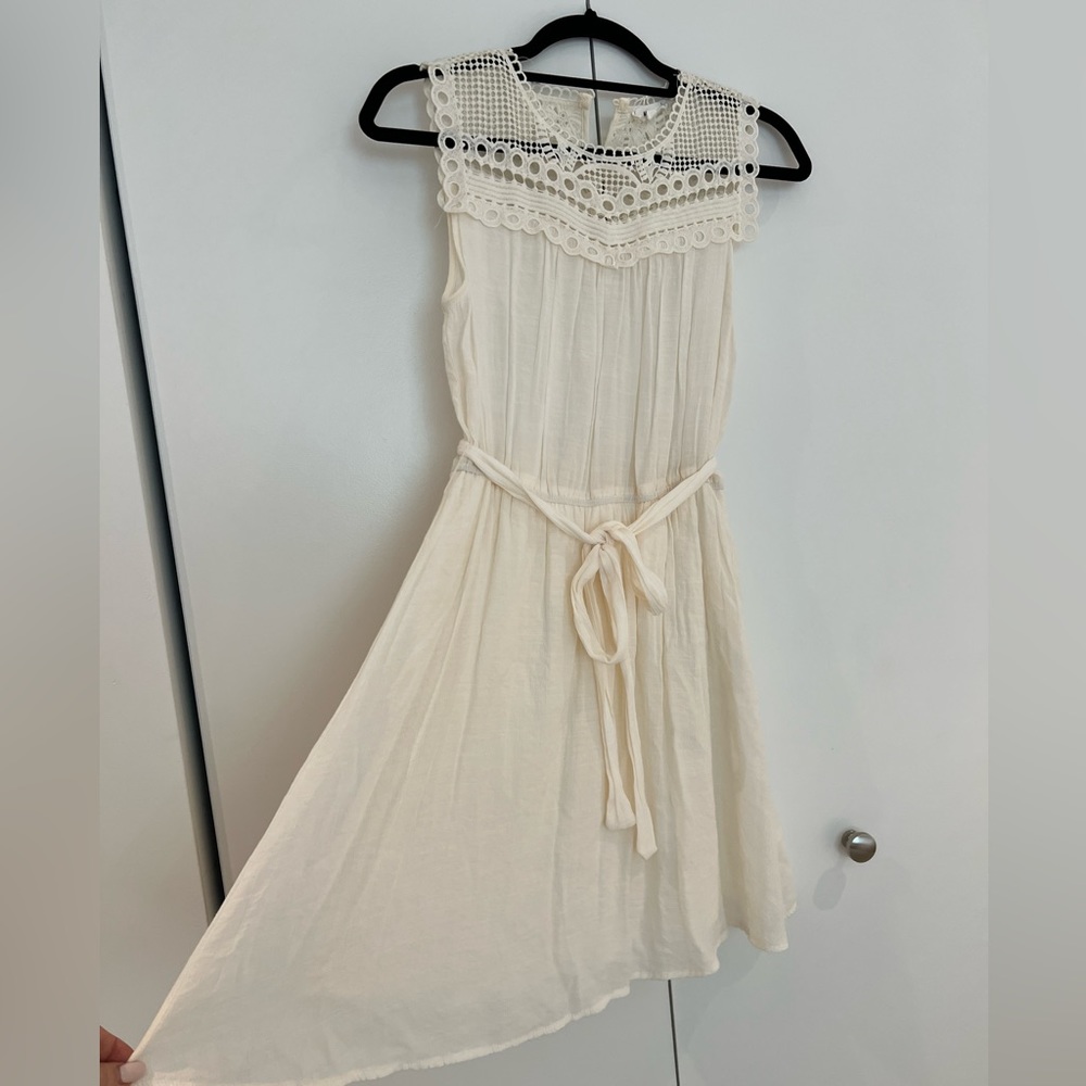 Women size M Ivory embroidery appliqué linen type dress flared waist strap